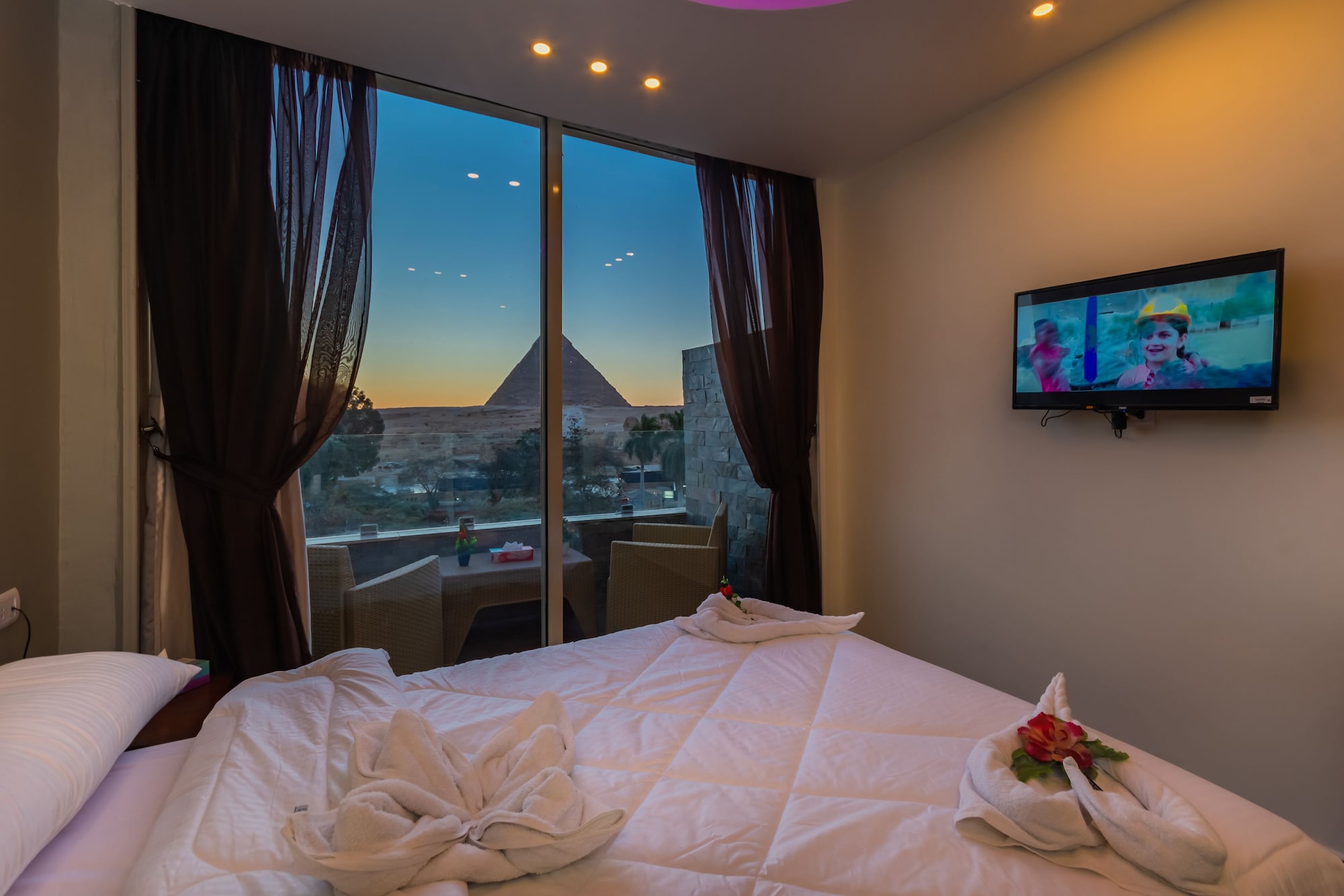 LUXURY, DOUBLE OR TWIN BED