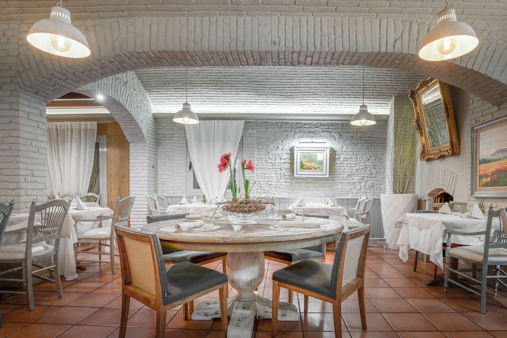 Hotel Pirineos Figueres 39/48