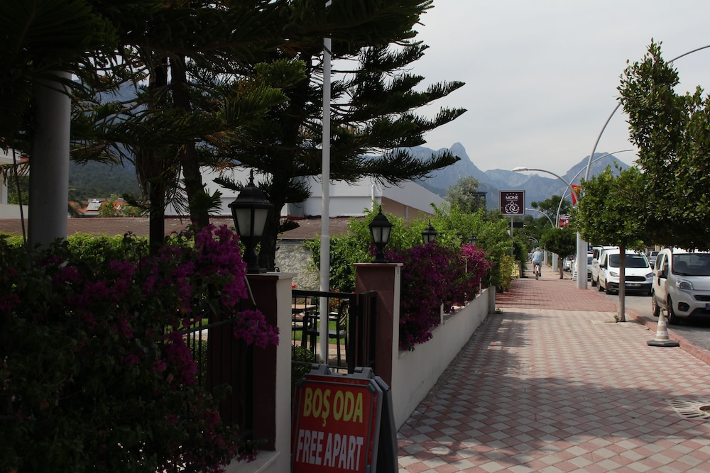 MINTA APART HOTEL 46/57