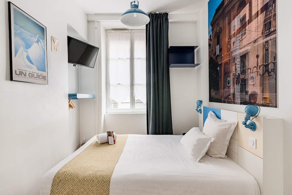 ROOM, SINGLE