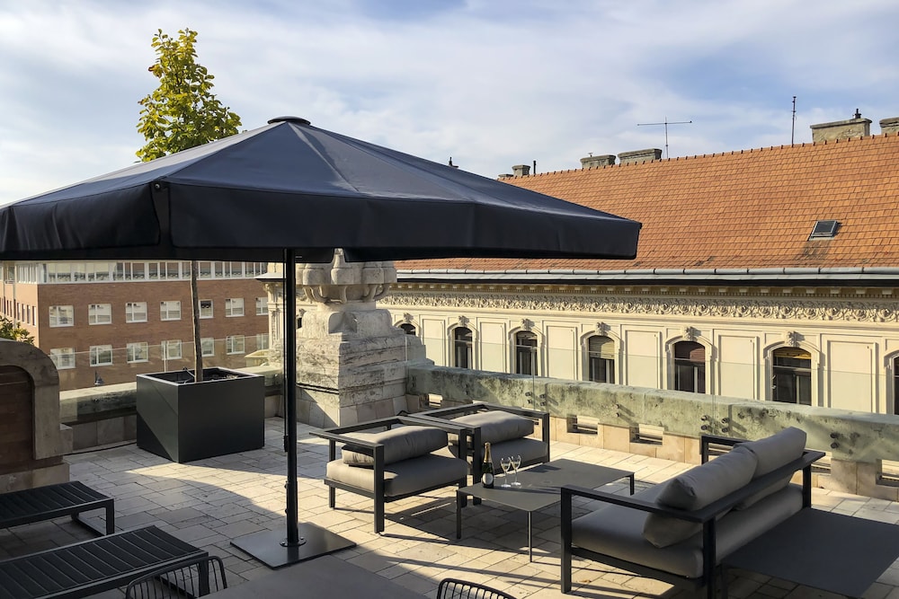 Kozmo Hotel Suites and Spa 47/50