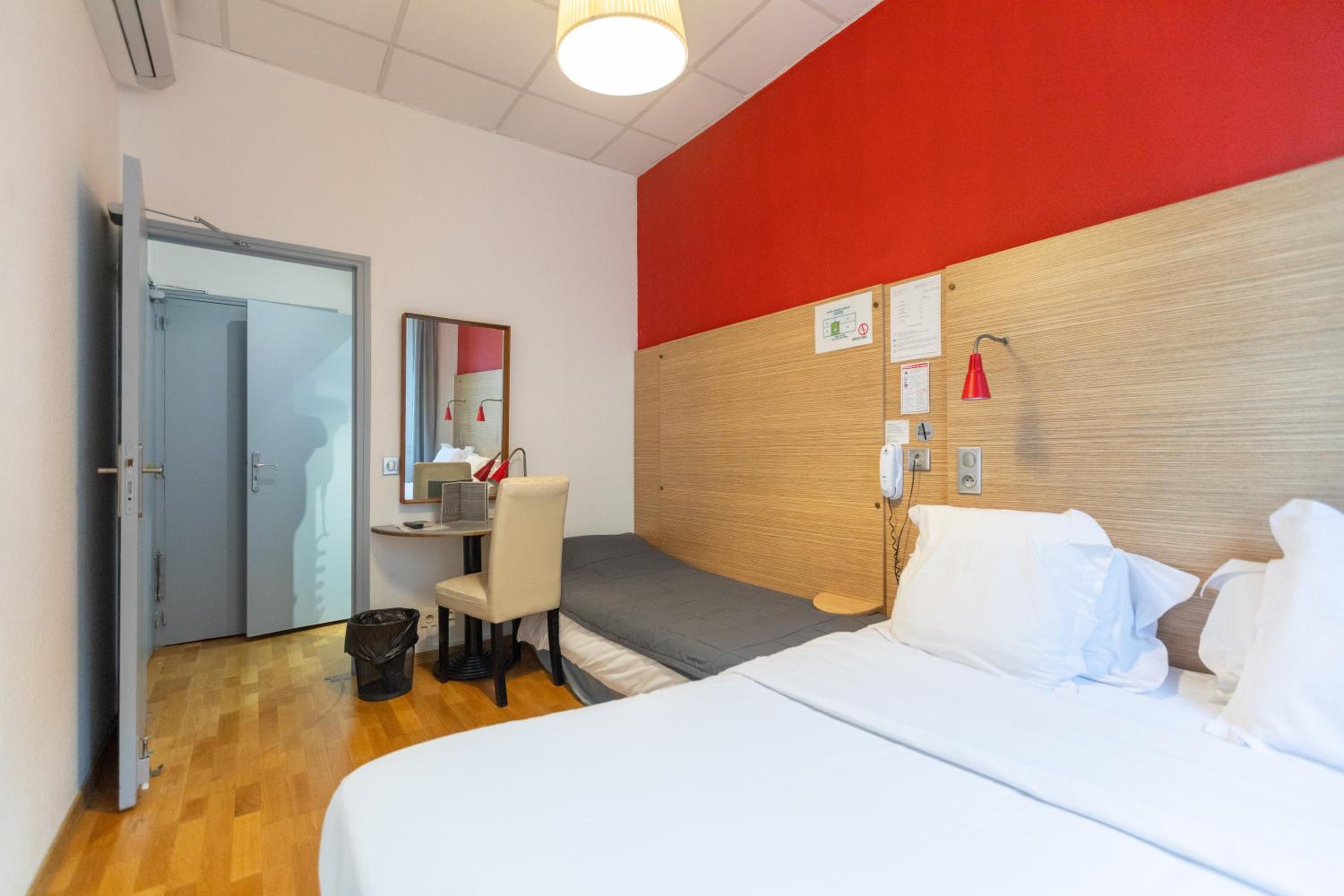 Room, Triple