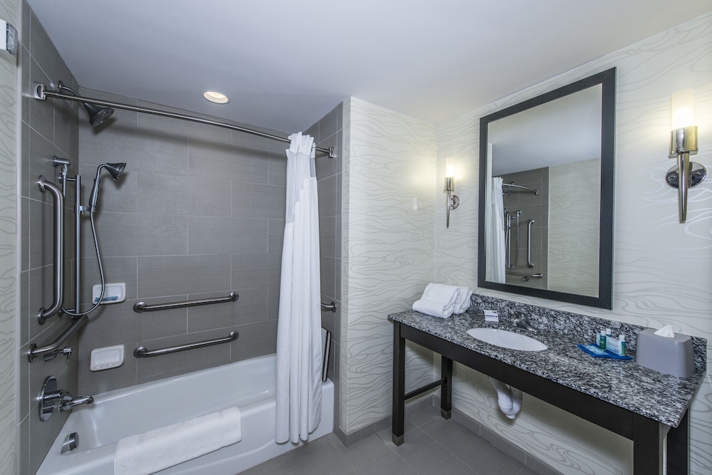 Holiday Inn Express Hotel And Suites Charleston Arpt Conv Ctr Area 13/67