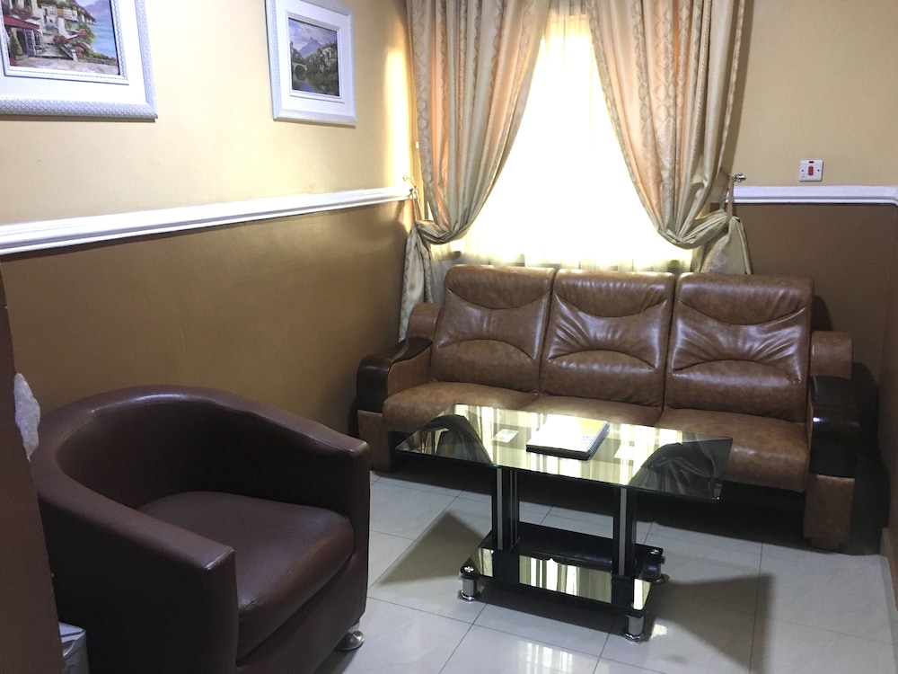 Sweet Savor Hotels & Suites 17/28
