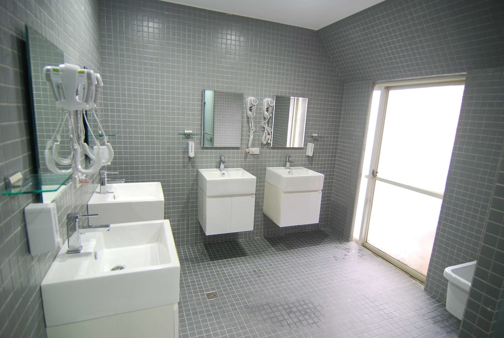 ROOM, DOUBLE BED, SHARED BATHROOM