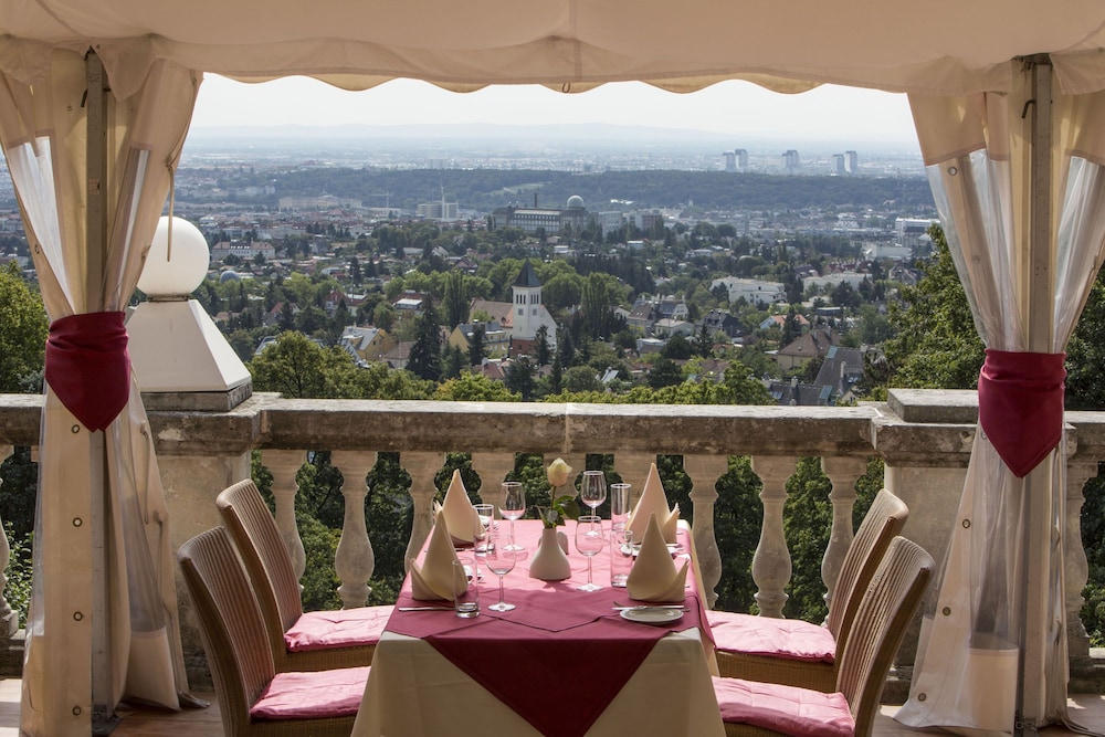 Austria Trend Hotel Schloss Wilhelminenberg photo2