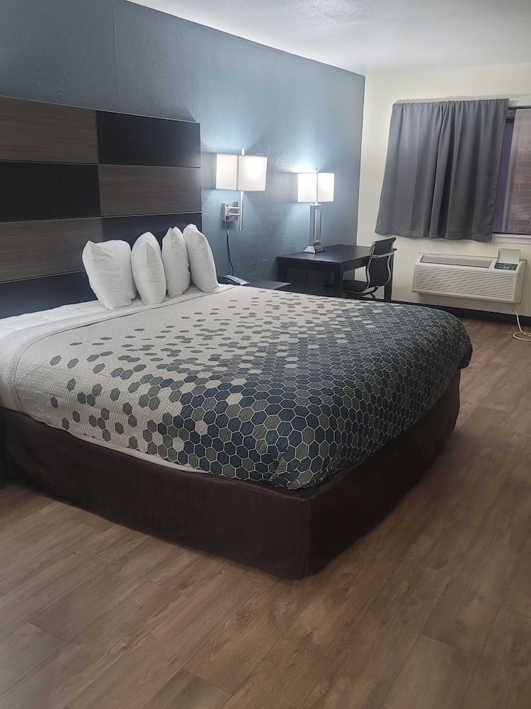 ROOM, KING BED, ACCESSIBLE