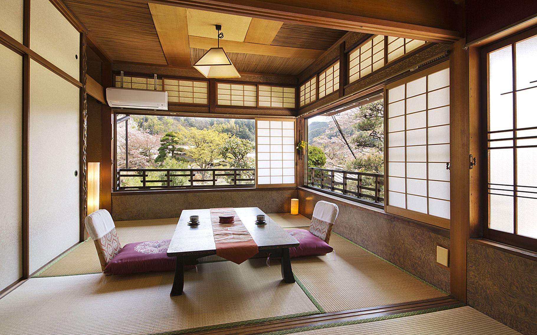 Traditional, Twin Beds, Shared Bathroom