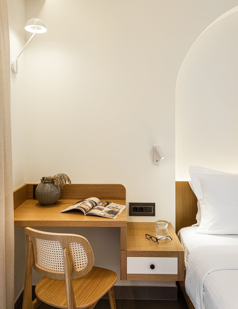 ANTIGONI BEACH HOTEL 52/85