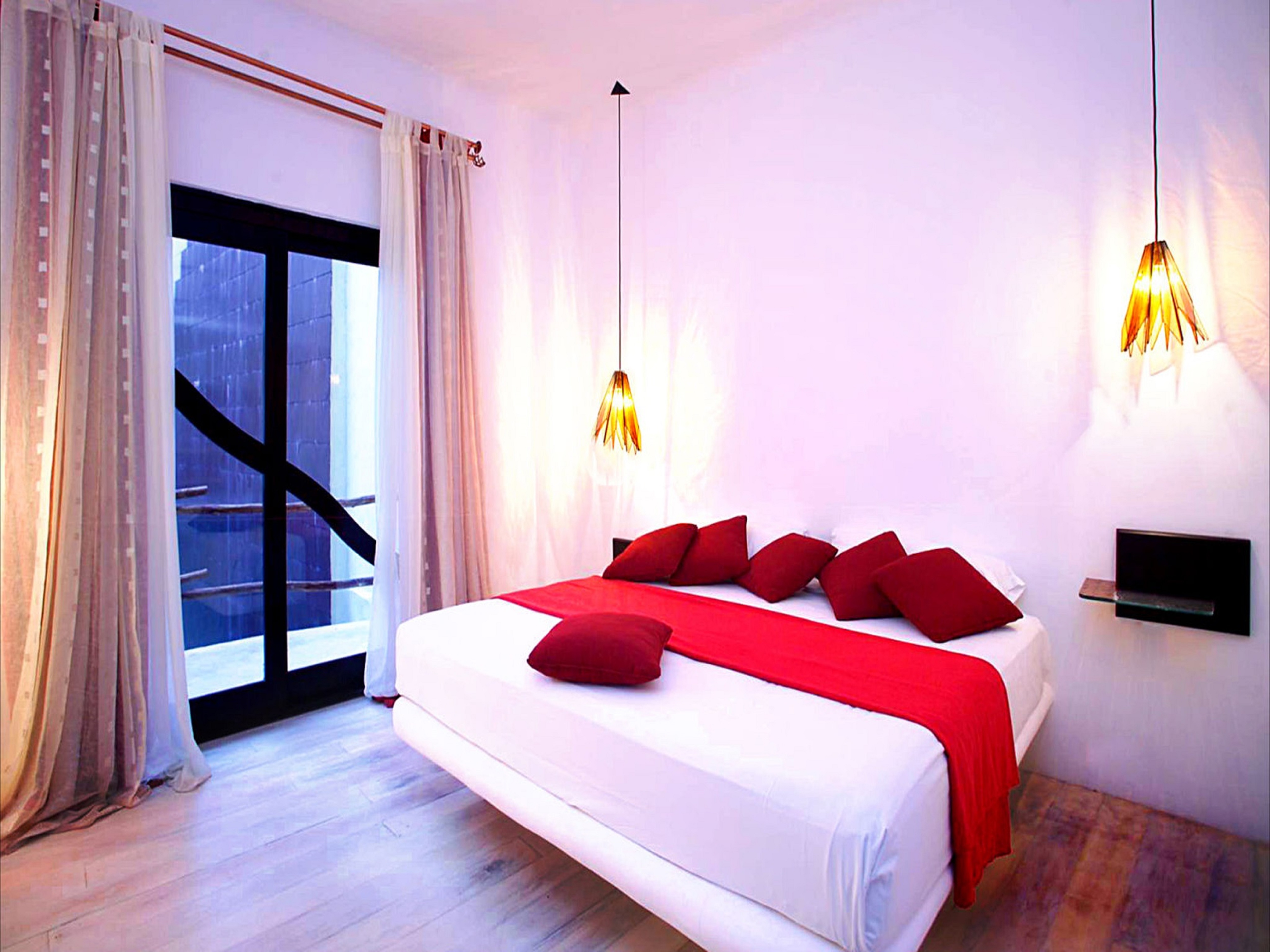 DELUXE, KING BED, POOL VIEW
