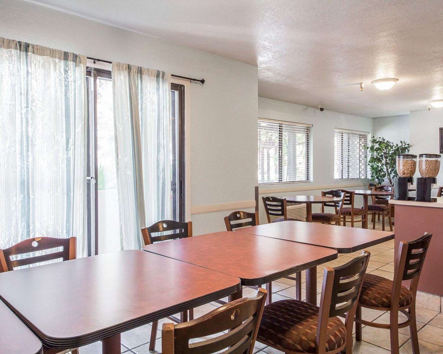 Holiday Inn Express Santa Rosa North An Ihg Hotel 26/40