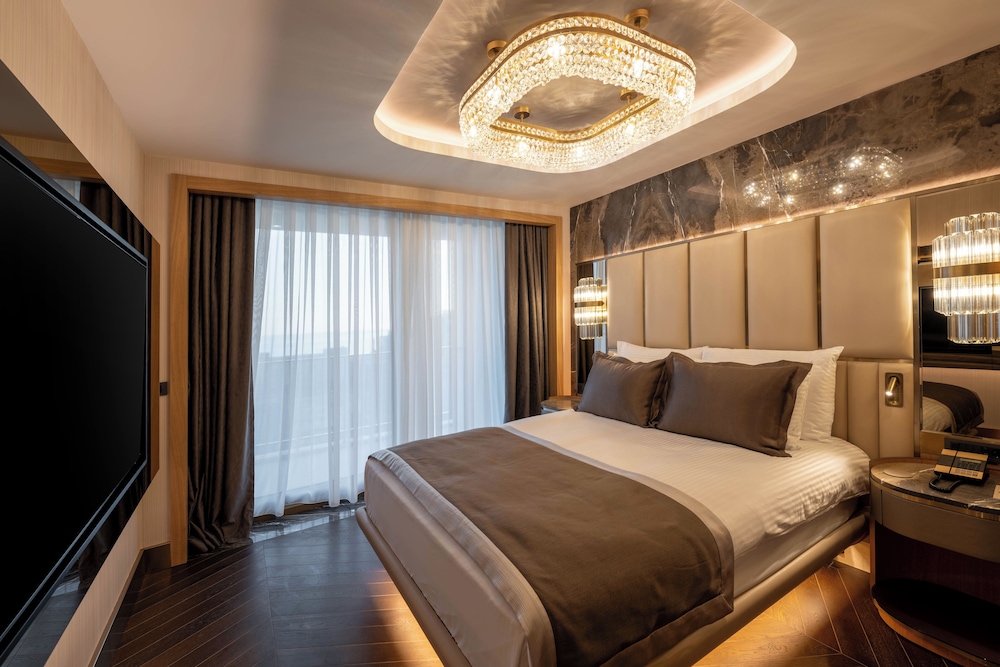 Merit Starlit Hotel & Residence 53/96
