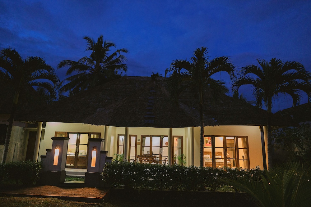 Medewi Bay Retreat 4/68