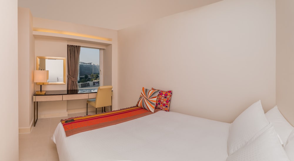Kowloon Harbourfront Hotel 9/48