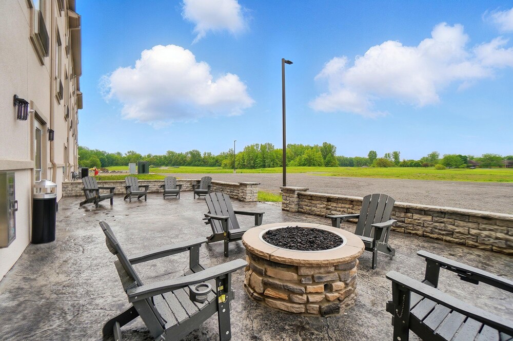 Cobblestone Hotel & Suites - Russells Point at Indian Lake 43/50