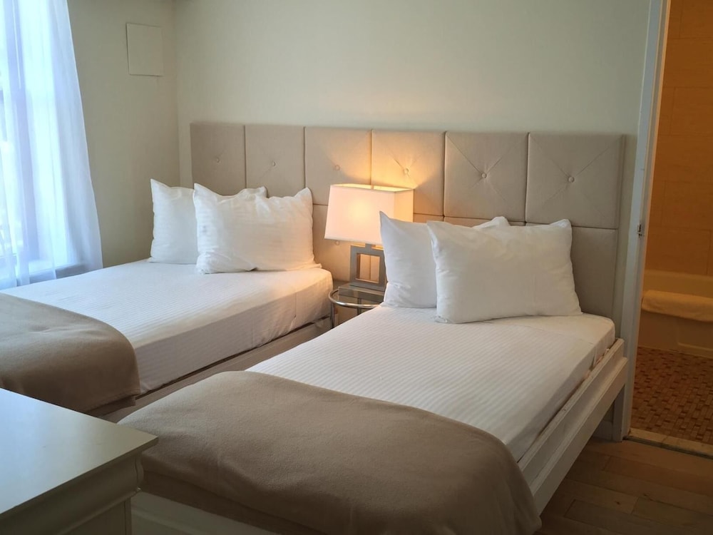 Long Beach Hotel 33/60