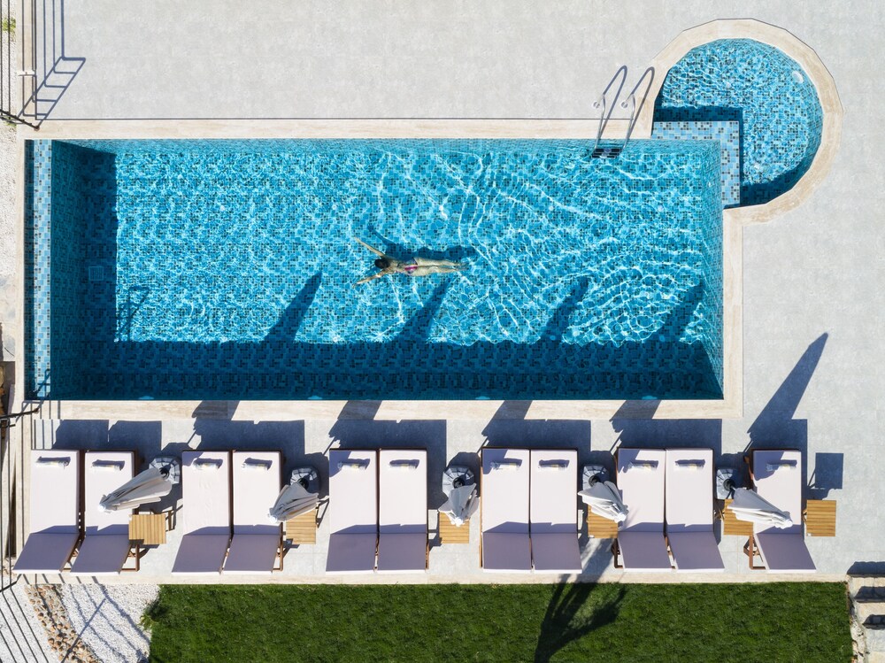 Kairos Hotel 37/43