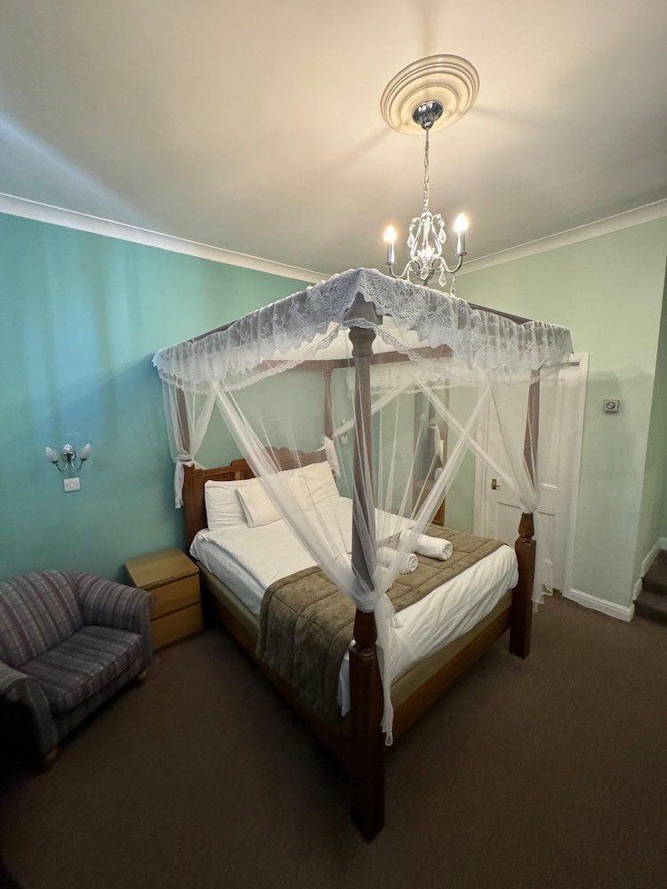 The George Hotel 28/50