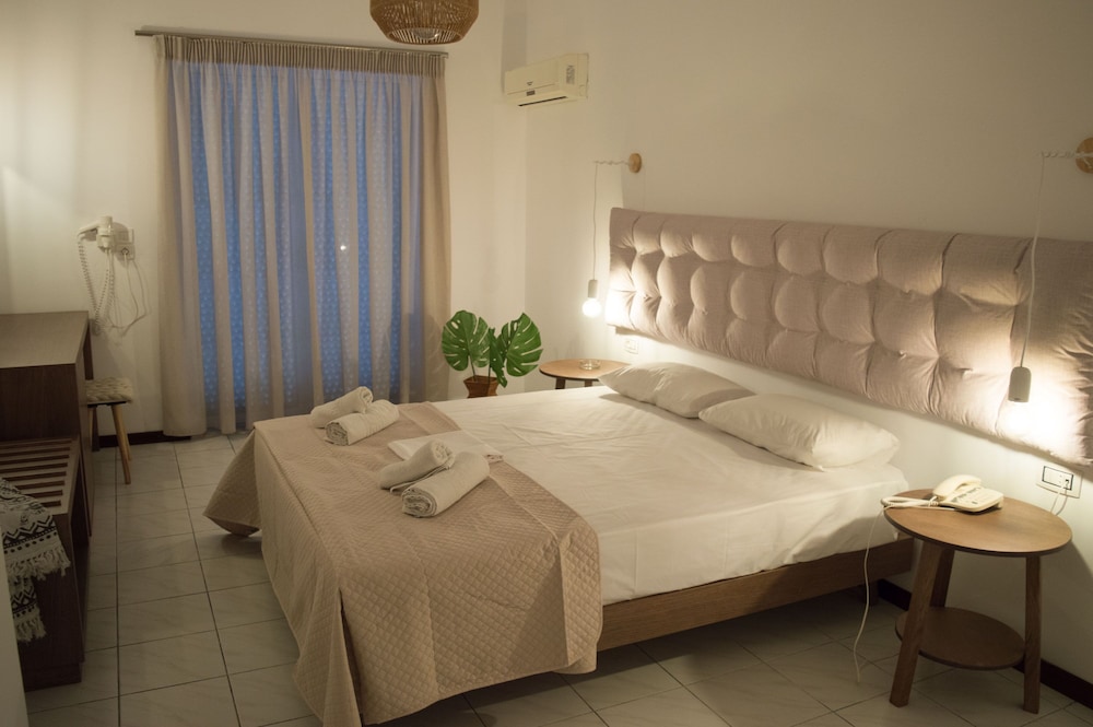 Paradise Beach Hotel 12/50