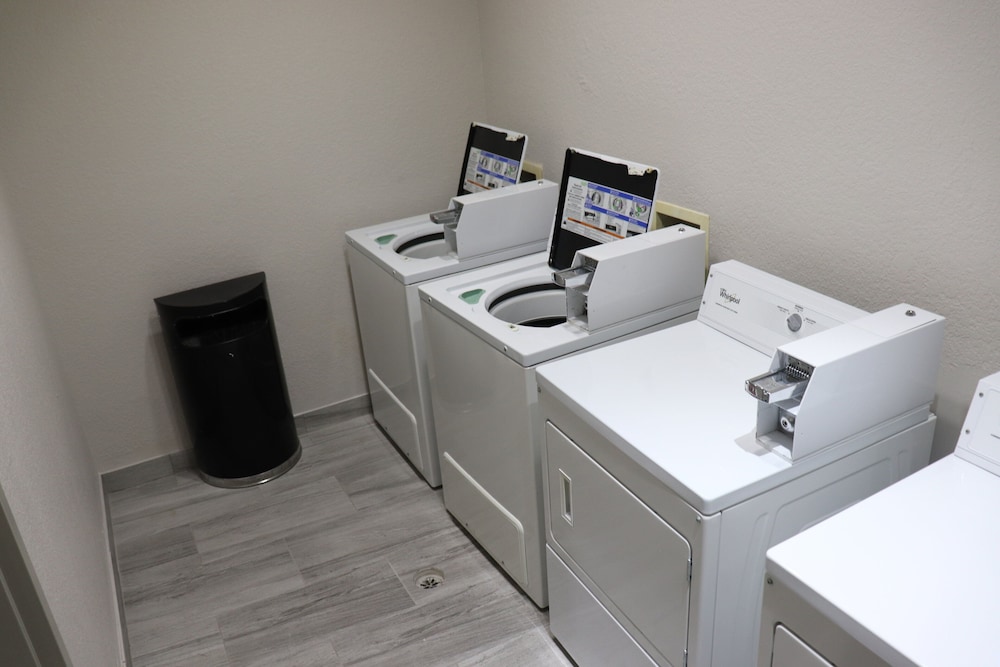 Holiday Inn Express Hotel Suites Clearwater Us 19 N 64/71