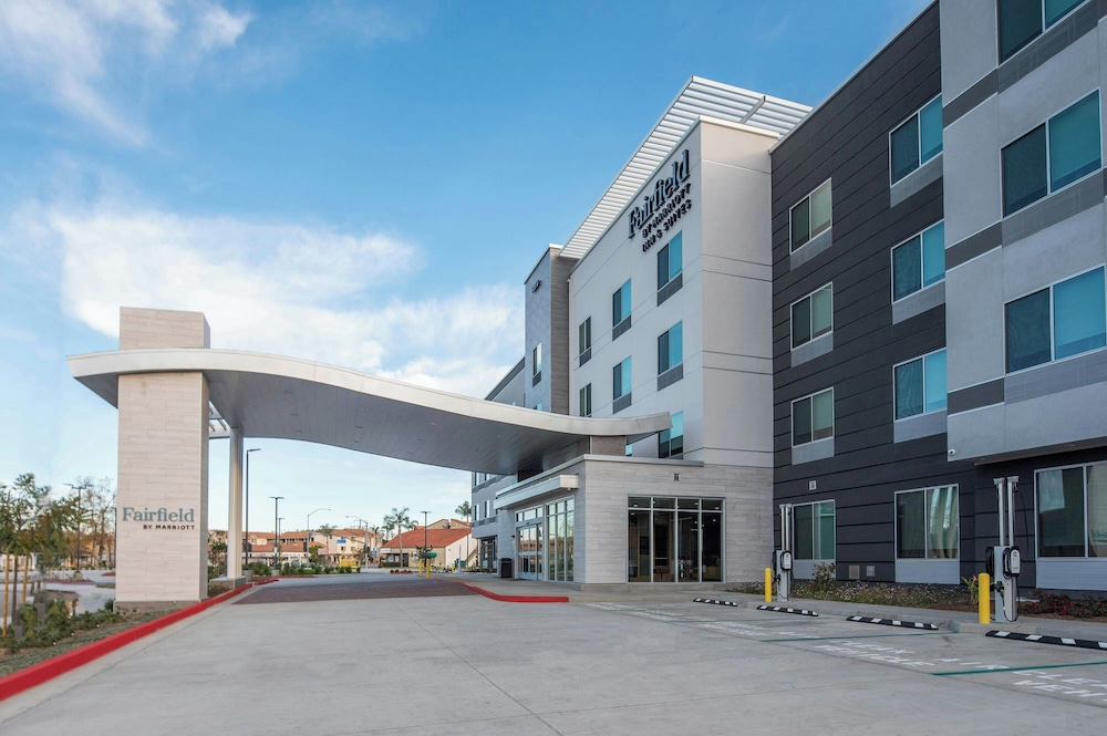 Fairfield Inn & Suites by Marriott Anaheim Los Alamitos 39/46