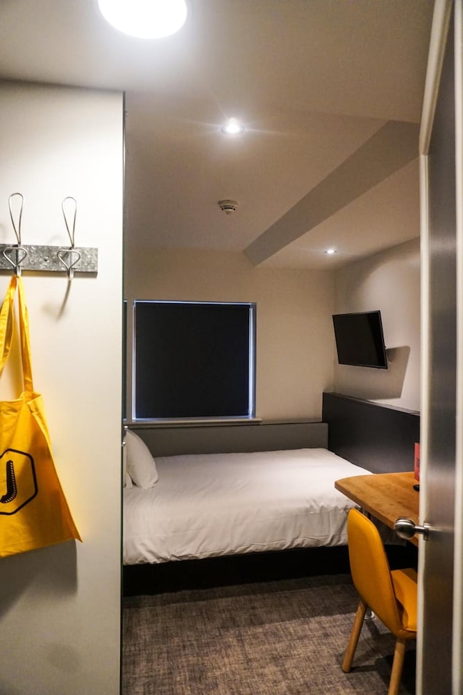 Jonas Hotel 18/44