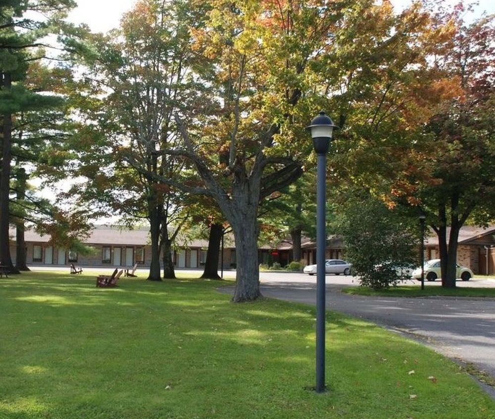 Rideau Heights Inn 45/54