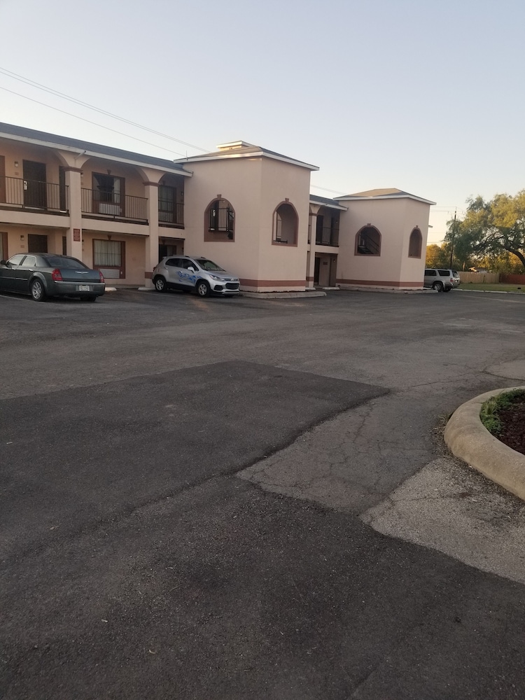 Econo Inn Lackland AFB Seaworld 16/31