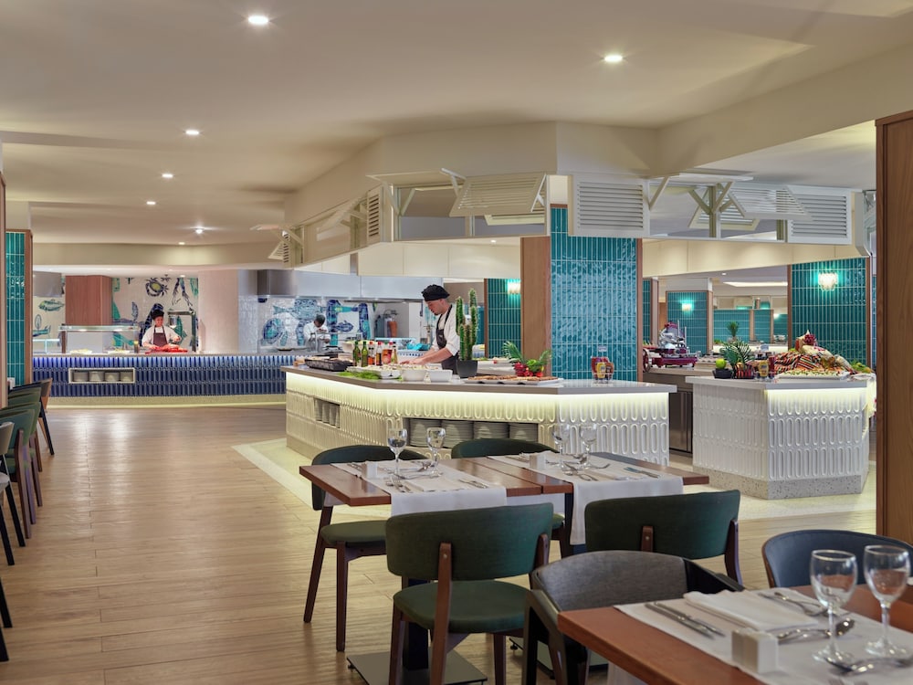 H10 Conquistador Hotel 55/77