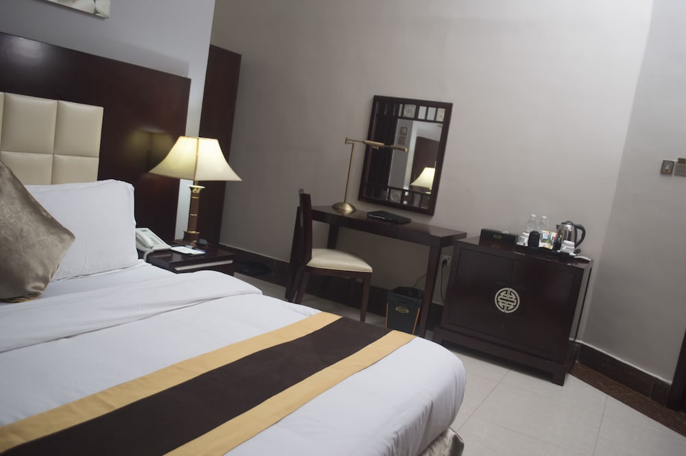GrandBee Suites 10/39