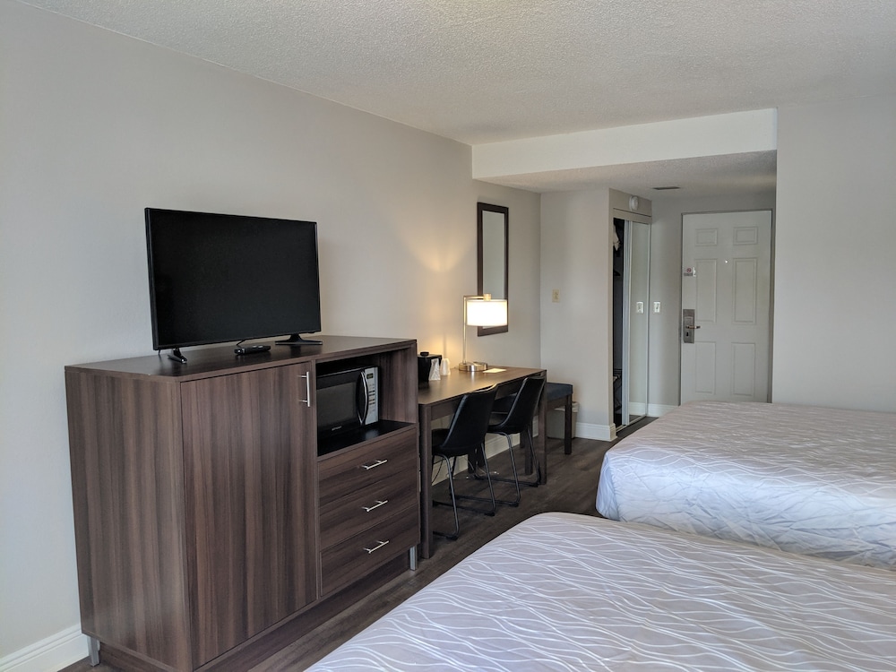 Lakefront Terrace Resort 7/42