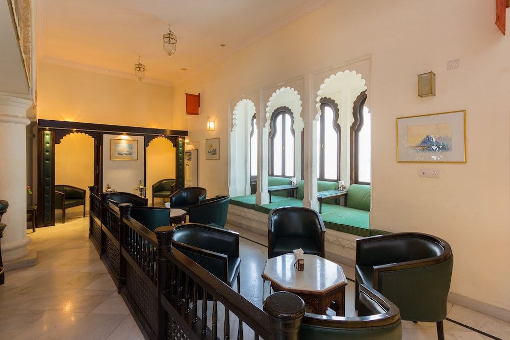 GARDEN HOTEL 33/48