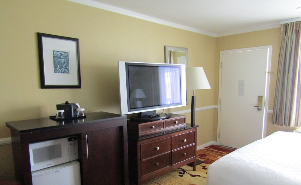 Clarion Inn Near China Lake Naval Station 34/43