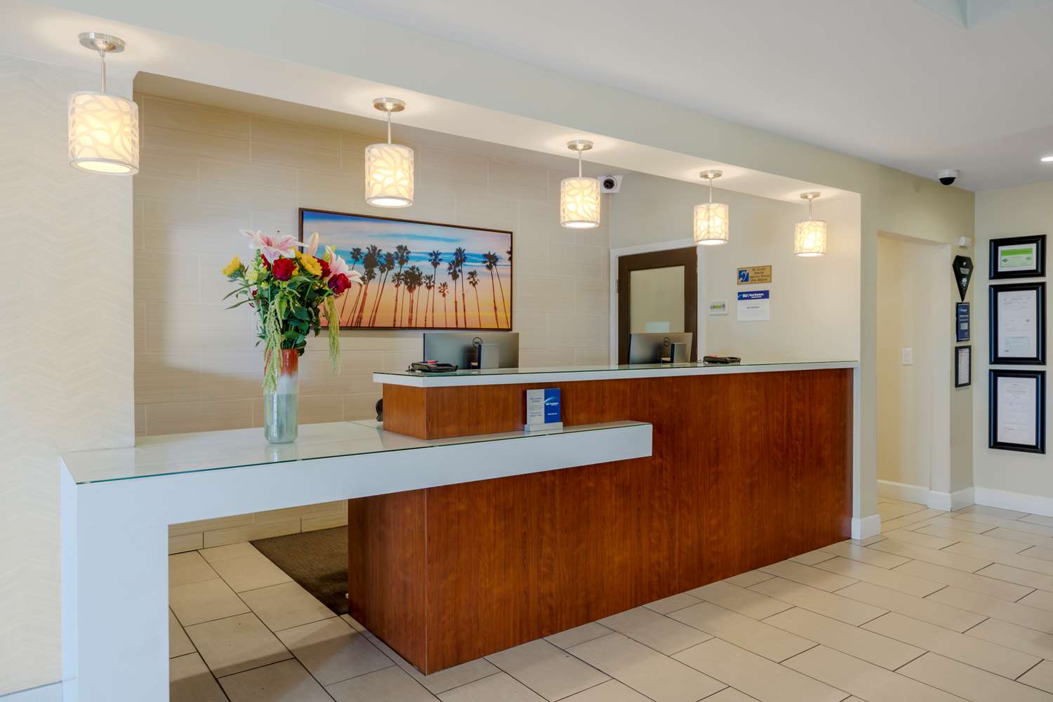 Best Western Plus South Coast Inn 10/72