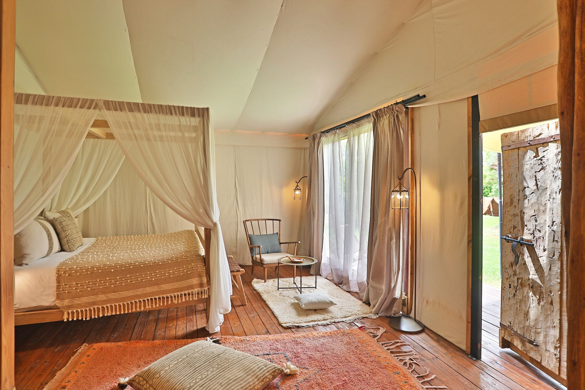 Lodge, Queen Bed