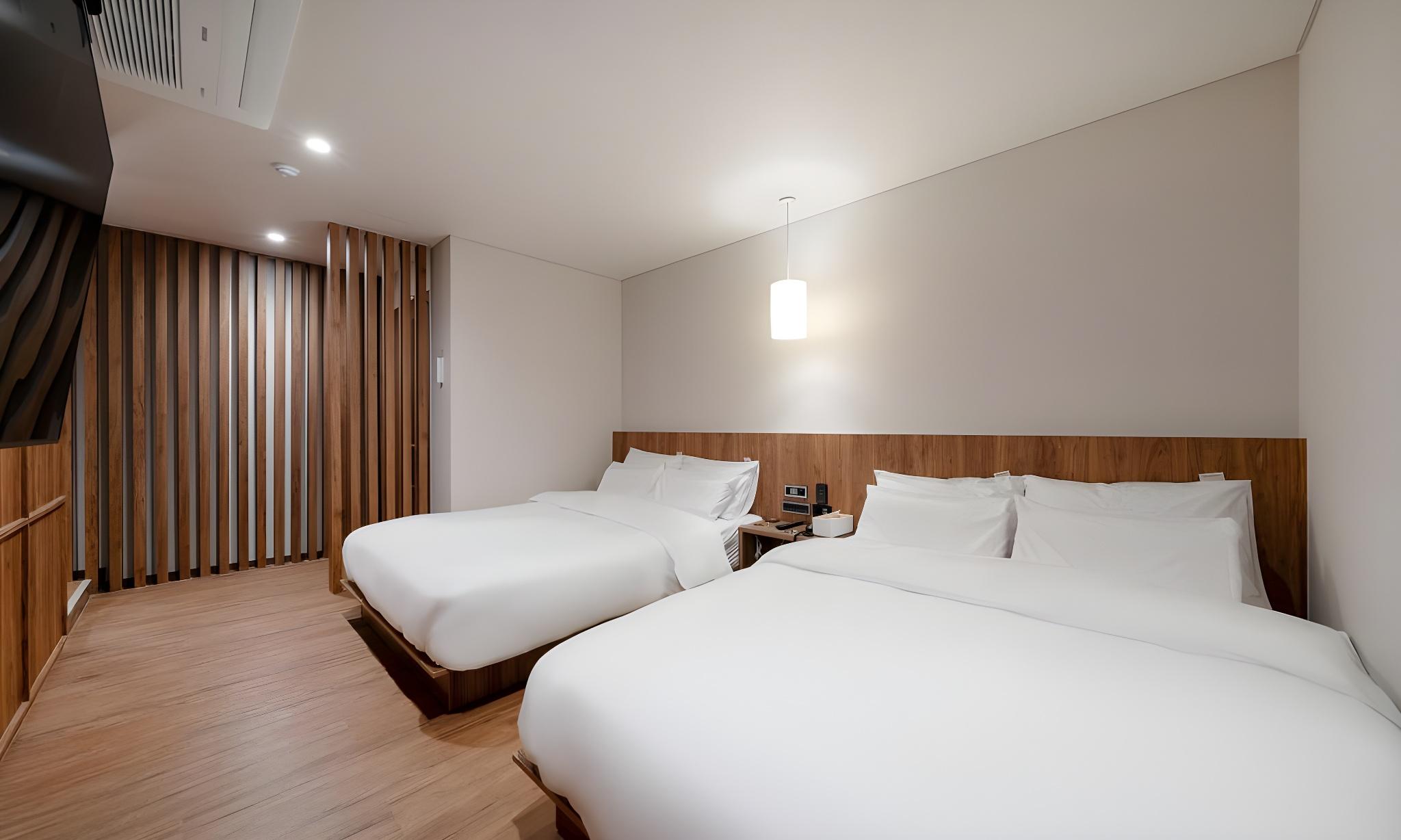 Signature, Party, 2 Queen Beds