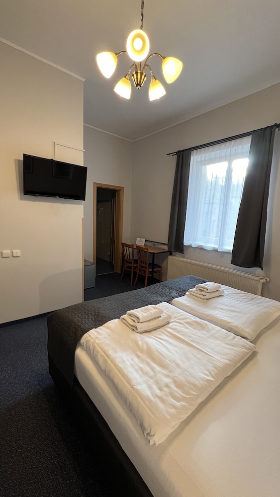 ROOM, TRIPLE
