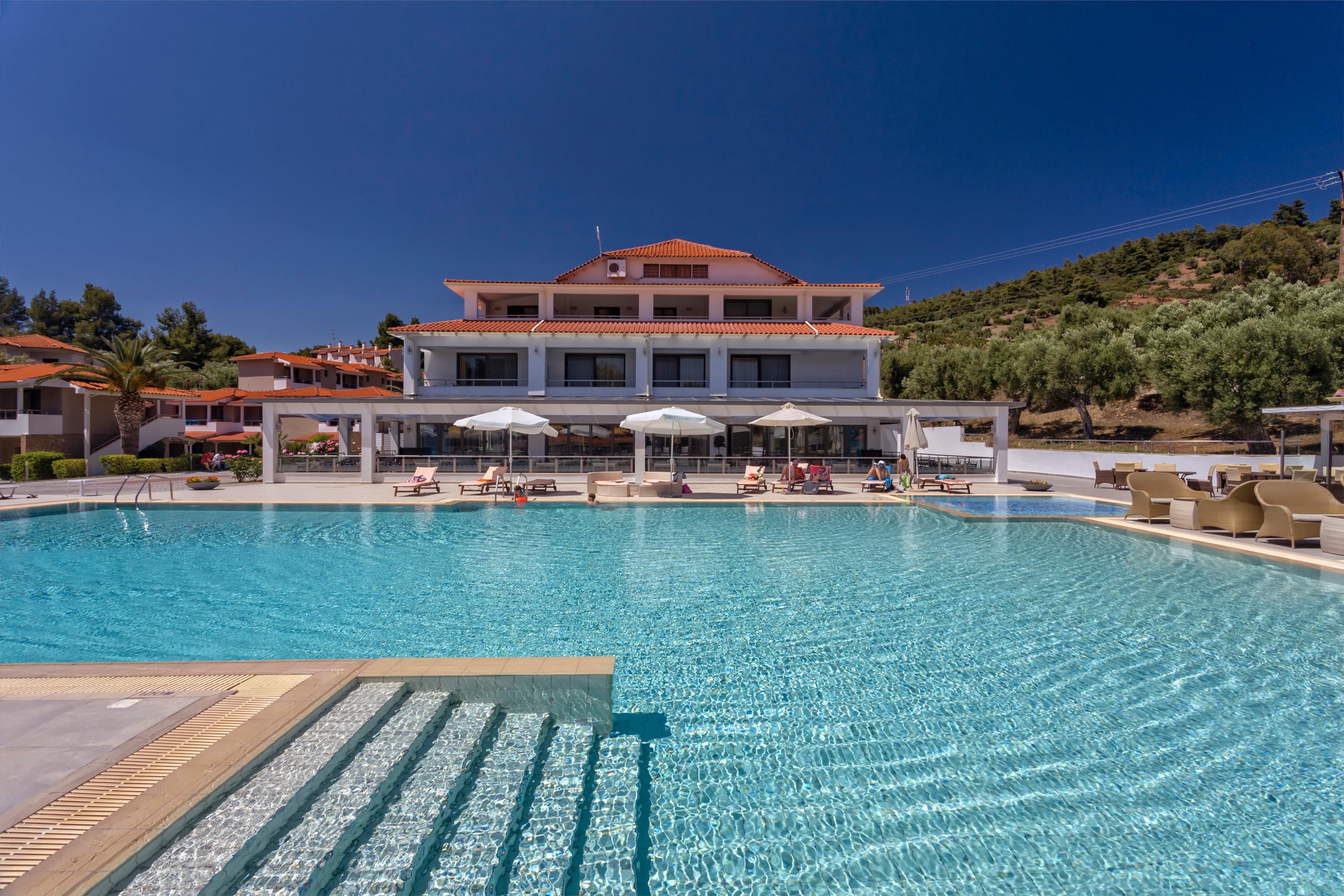 Lagomandra Beach Hotel and Suites 7/71