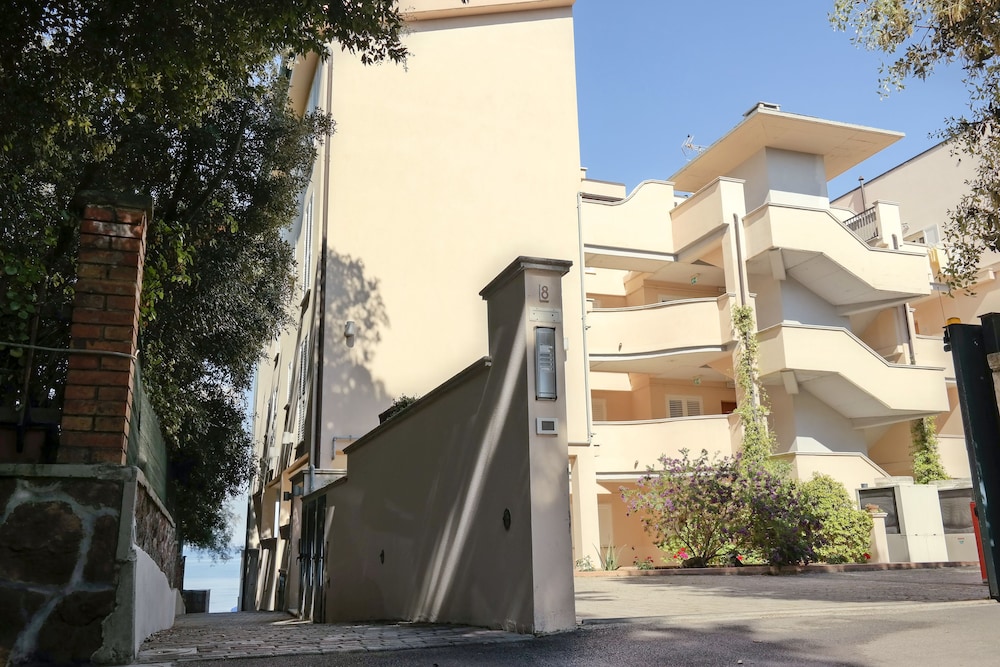 Residence Villa Lo Scoglietto 28/55