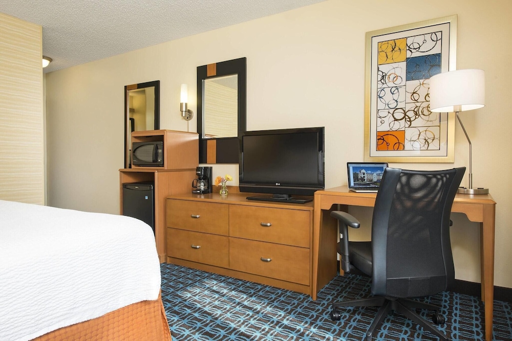 Spark by Hilton Bloomington 33/43