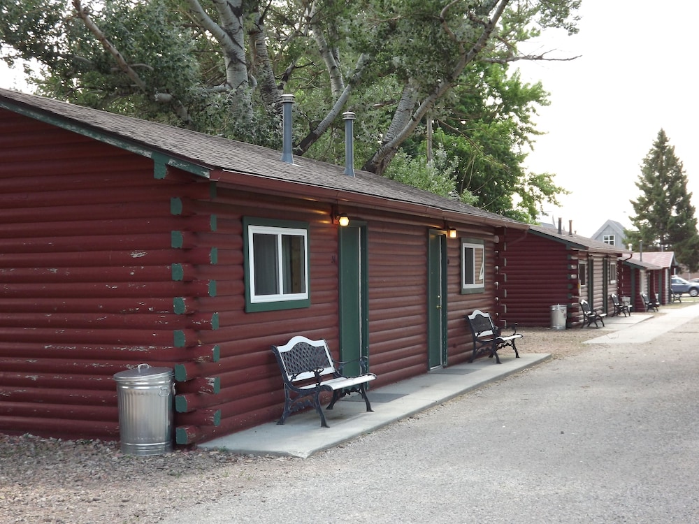 Z Bar Cabins and Motel 34/43