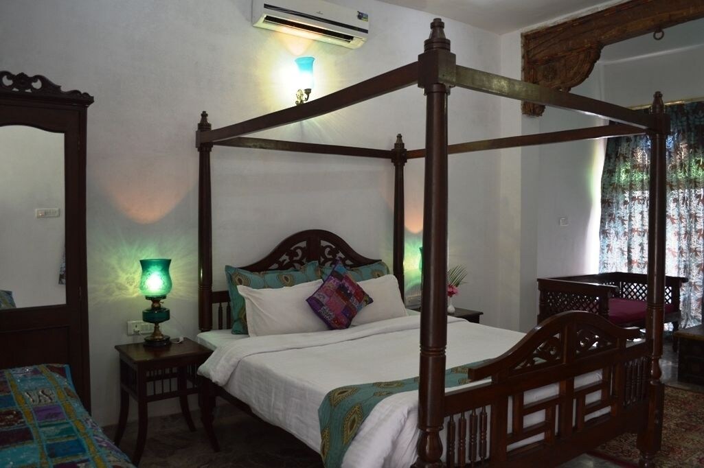 Heritage, Regal, King Bed