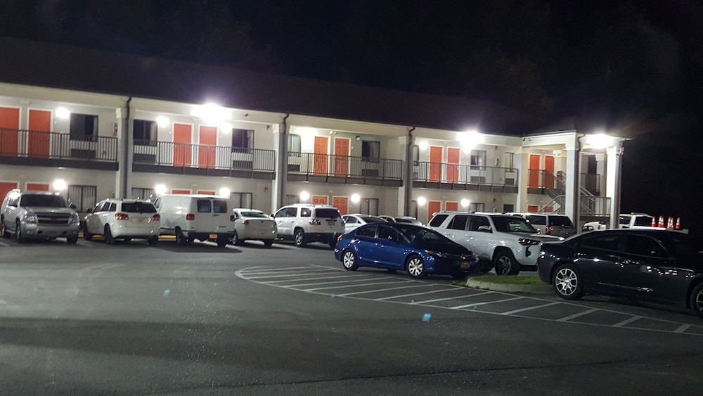 Econo Lodge Forrest City I-40 35/43
