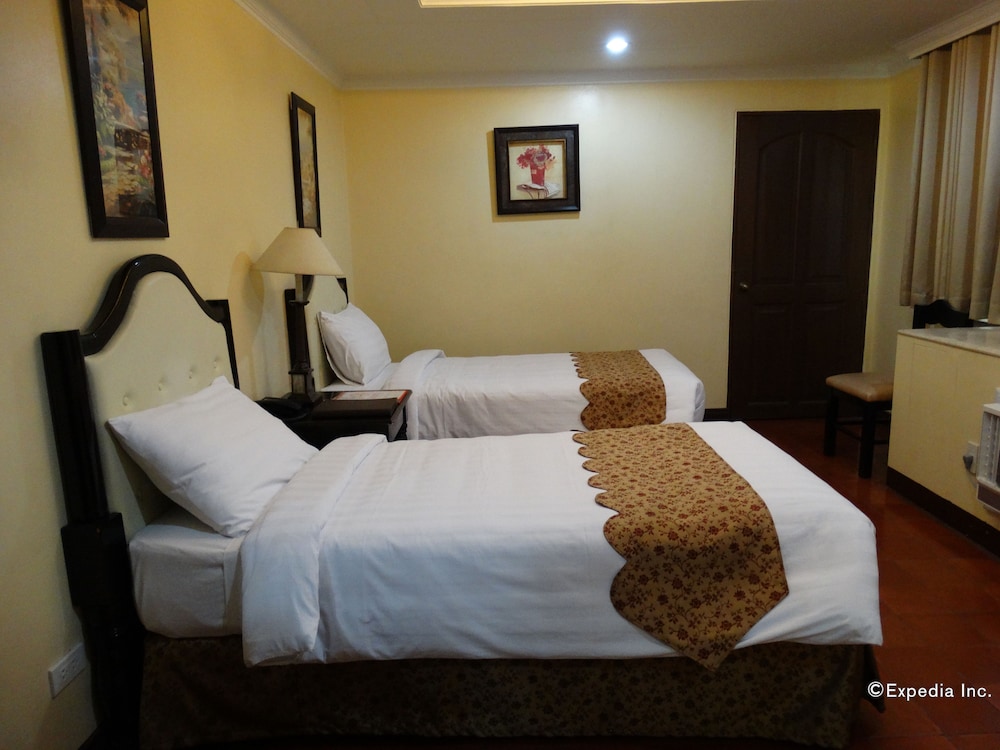 White Knight Hotel Intramuros 10/65