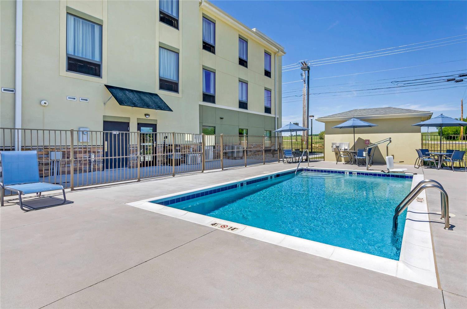 Comfort Inn & Suites Lynchburg Airport - University Area 40/40
