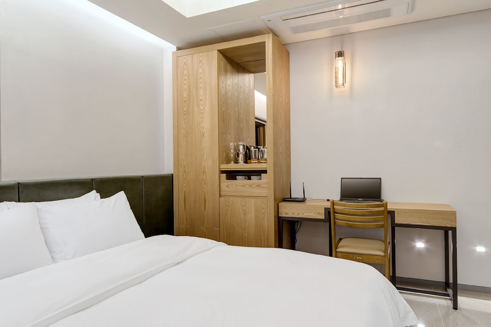 Capace Hotel 12/73