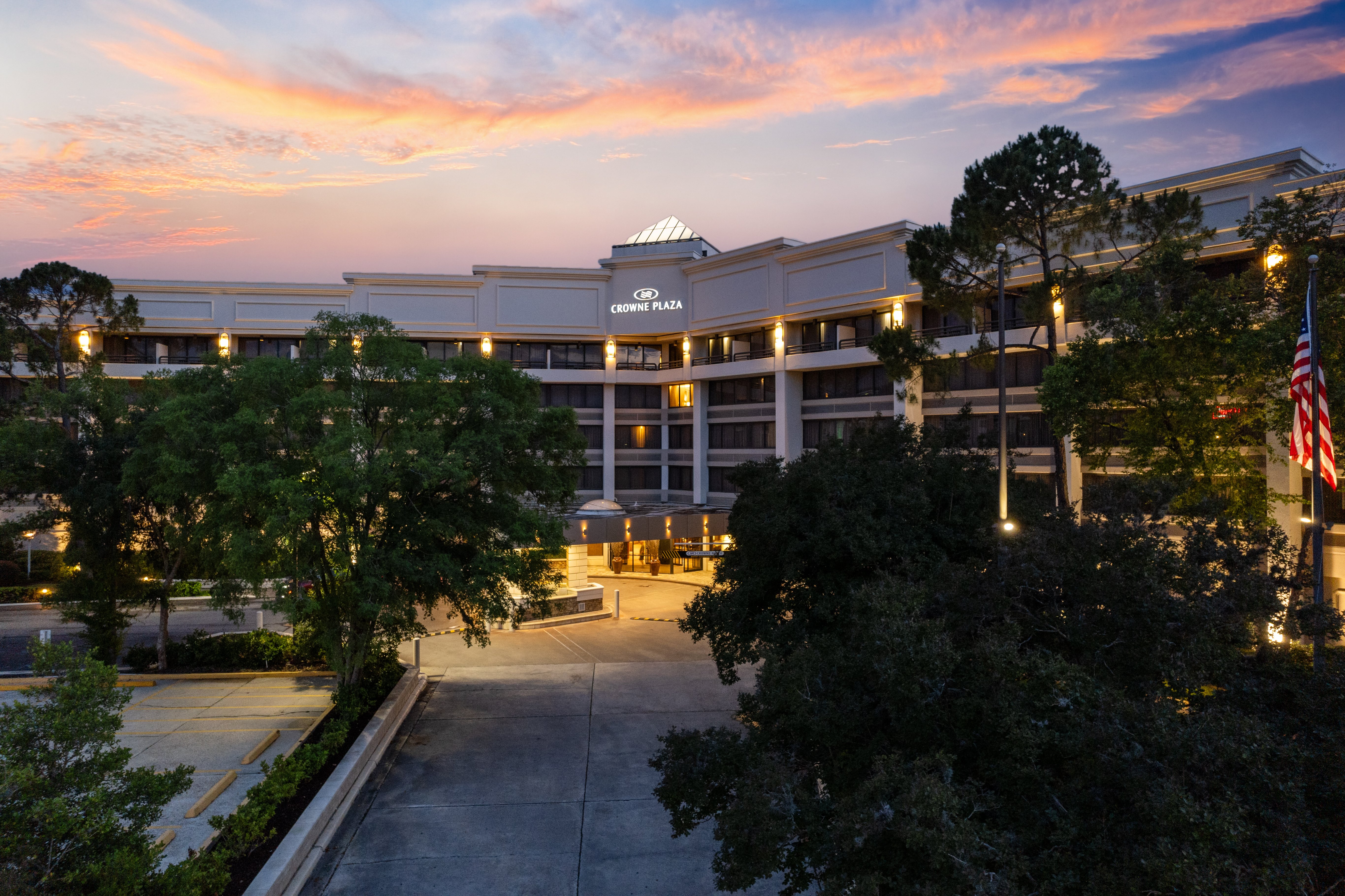 Crowne Plaza Executive Center Baton Rouge, an IHG Hotel 4/79