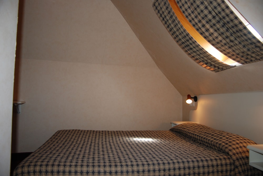Hotel De France 34/49