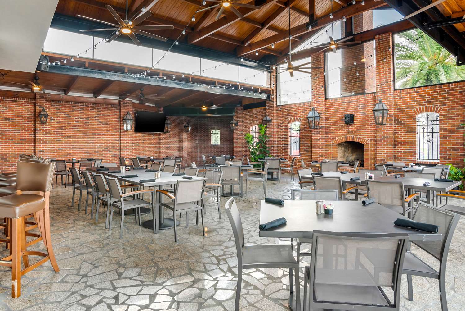 Clarion Inn Conference Center Gonzales, LA 32/41