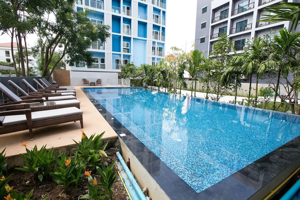 Deeprom Pattaya Hotel 7/65